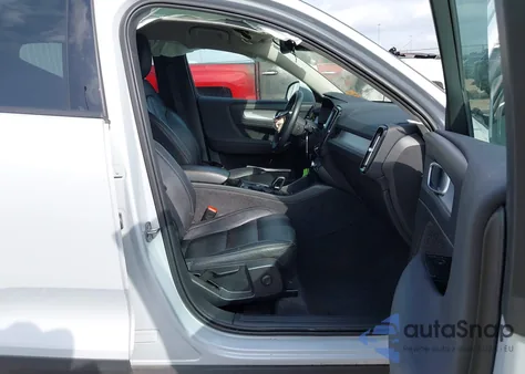 2022 Volvo Xc40 T4 Momentum from USA, damaged, VIN YV4AC2HK0N2725992